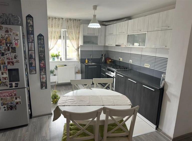 Decomandat renovat complet - 1