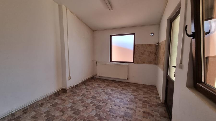 Casă individuală cu 5 camere cu Canalizare în Central
