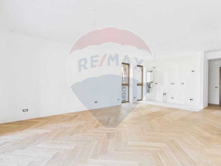 Apartament cu 3 camere decomandat în Calea Moroieni