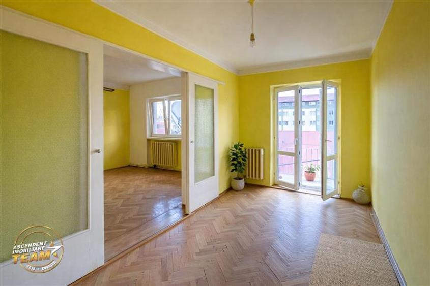 Apartament cu 4 camere decomandat în Sud