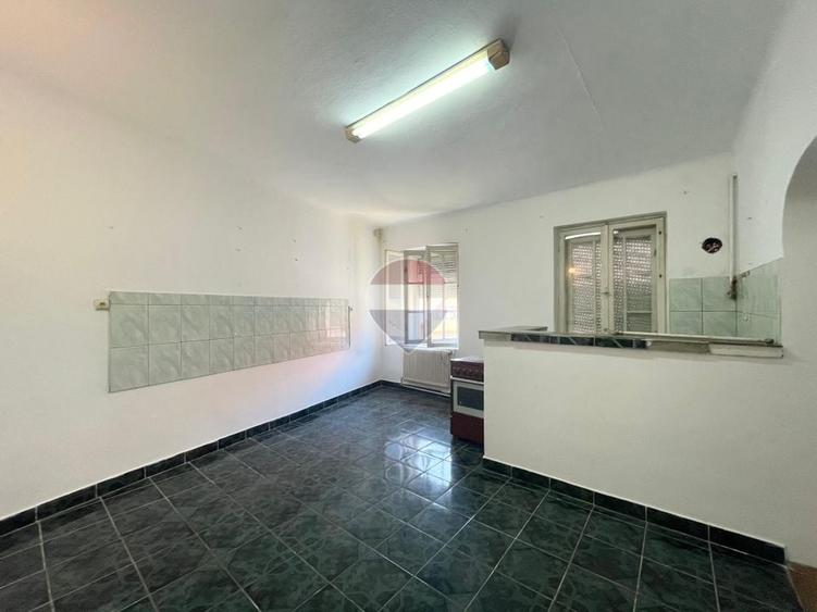 Casă individuală cu 3 camere cu Teren 140 Mp în Central