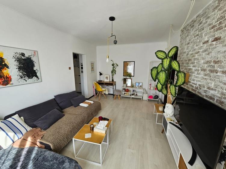 Apartament cu 2 camere semidecomandat în Dristor