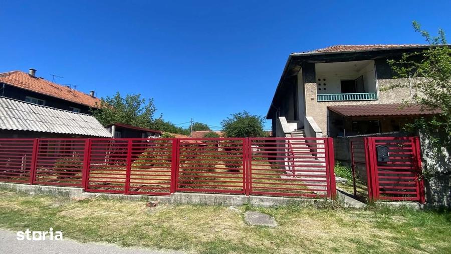Casă cu 2 camere cu Teren 300 Mp în Petros