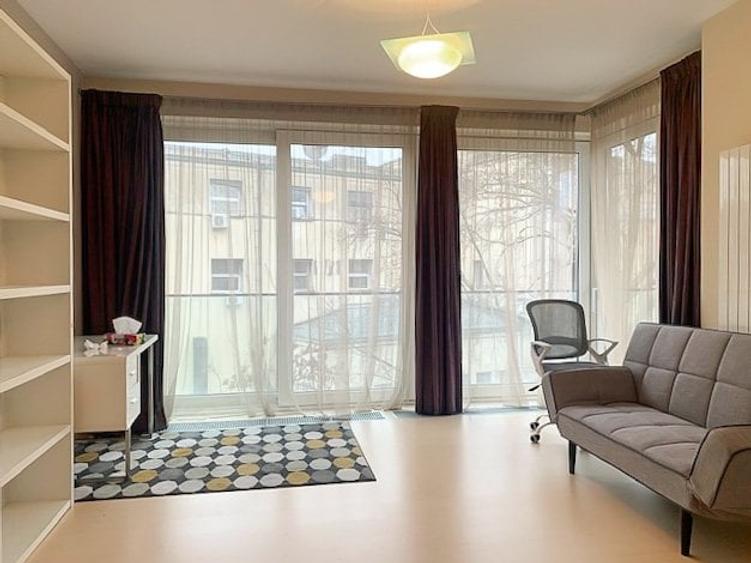 Apartament cu 4 camere decomandat, mobilat în Dorobanți