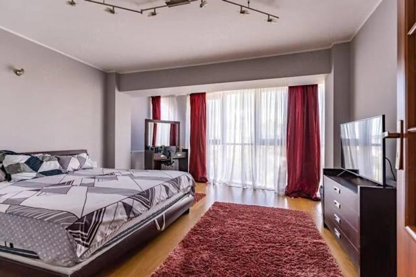 Apartament cu 4 camere decomandat în Central