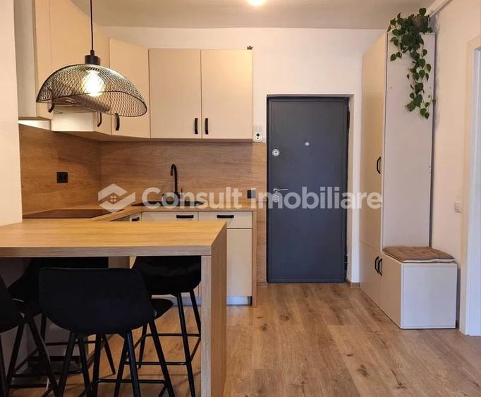 Apartament cu 2 camere semidecomandat, mobilat în Mărăști