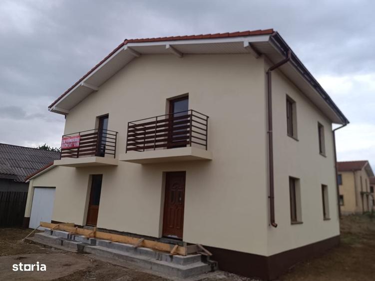Casă cu 4 camere în Lazu