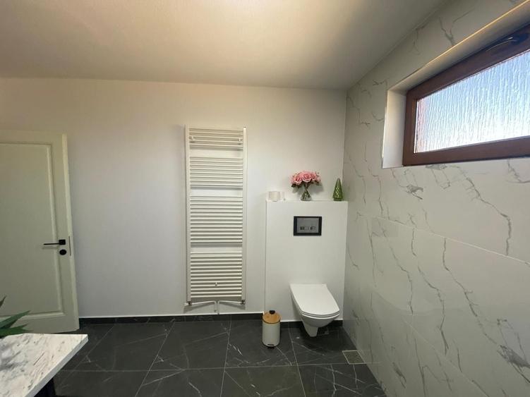 Casă individuală cu 5 camere cu Canalizare în Colonia Mică