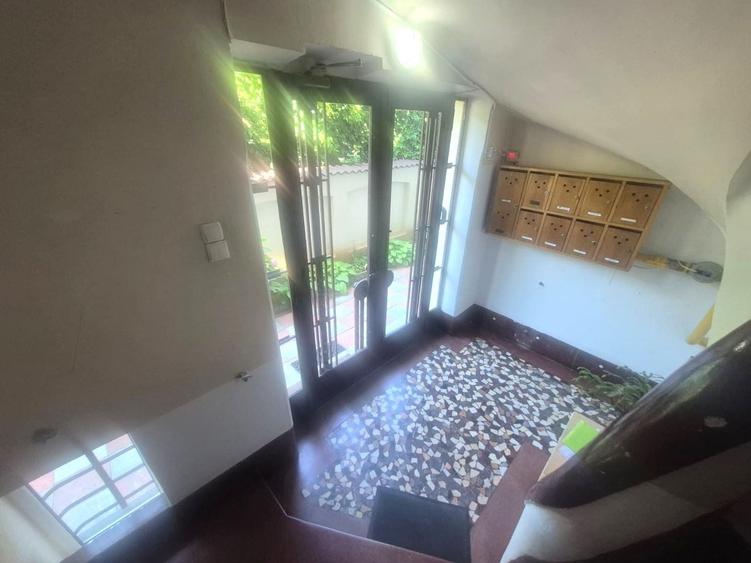 Apartament cu 5 camere decomandat în Kiseleff
