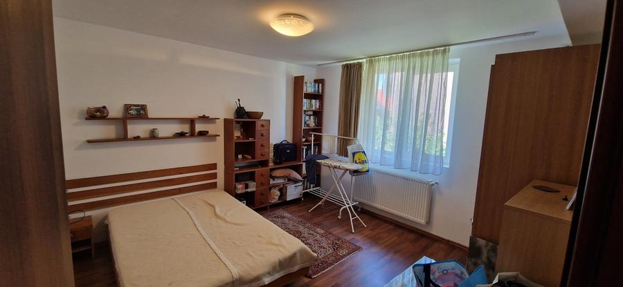 Casă cu 5 camere cu Teren 390 Mp în Odăi