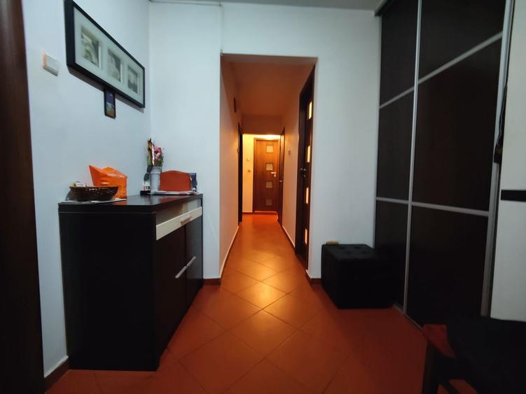 Apartament cu 3 camere decomandat, mobilat în Gorjului
