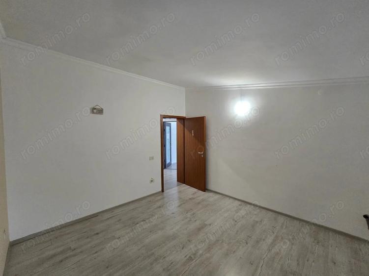 Apartament cu 5 camere semidecomandat în Dumbrăvița