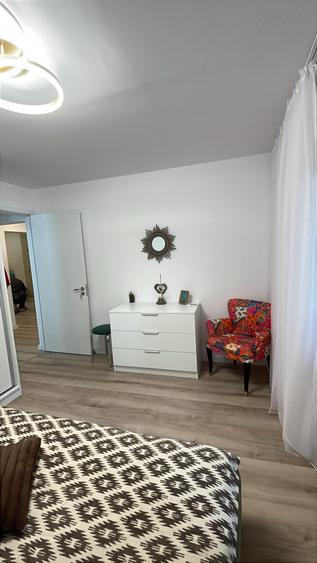 Apartament cu 2 camere decomandat în P-ța Victoriei