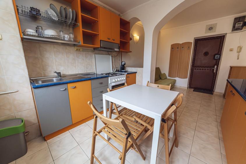 Apartament cu 2 camere semidecomandat, mobilat în Moșilor