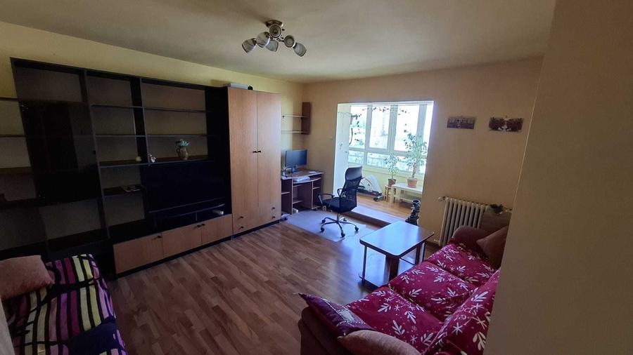 Apartament cu 3 camere decomandat în Dristor