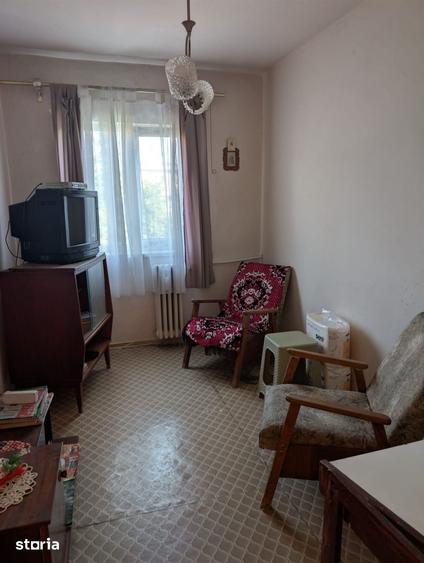 Apartament cu 3 camere decomandat în Mărășești