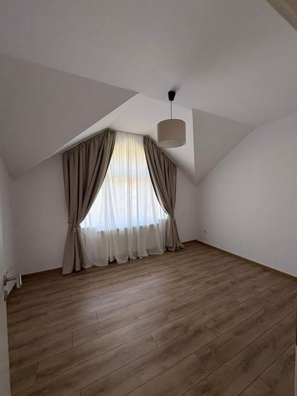 Casă cu 4 camere cu Teren 461 Mp în Bunloc