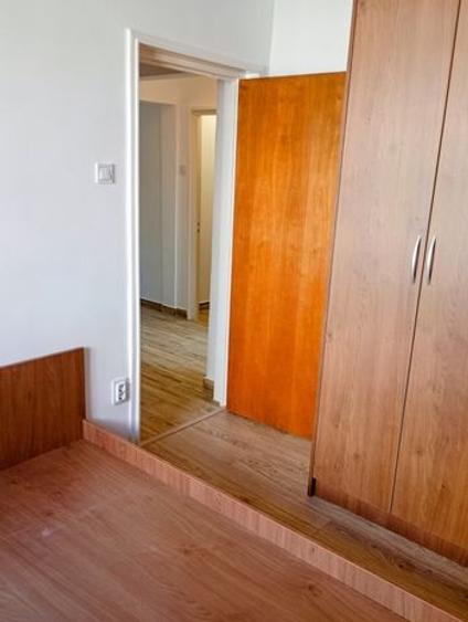 Apartament cu 4 camere decomandat în Lacul Tei