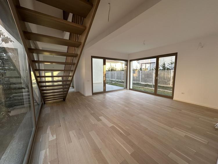 Duplex cu 5 camere cu Canalizare în Exterior Nord