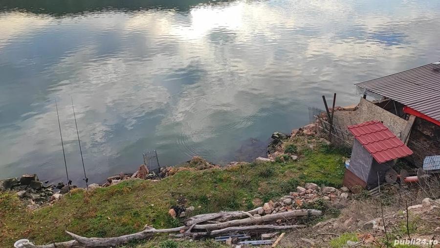 Teren de 250 mp, în Svinița