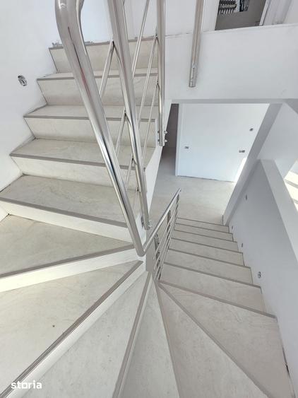Casă cu 4 camere cu Teren 500 Mp în Central