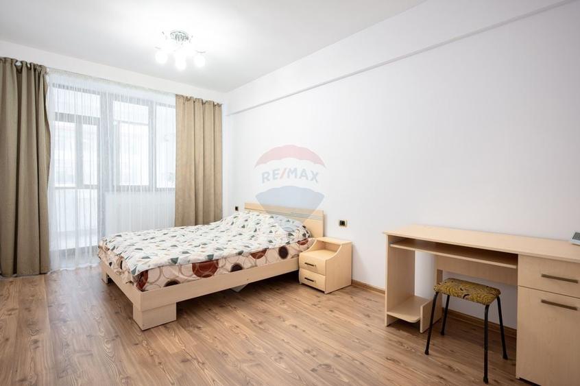Apartament cu 3 camere decomandat, mobilat în Tractorul