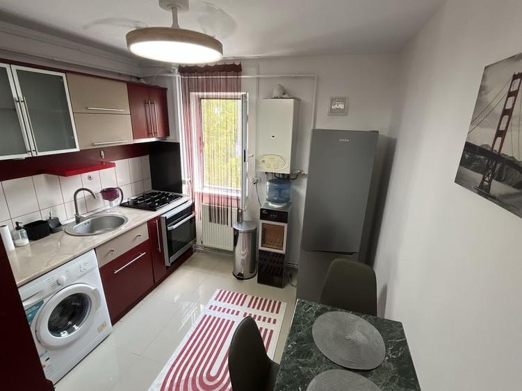 Apartament cu 2 camere semidecomandat în Podu Roș