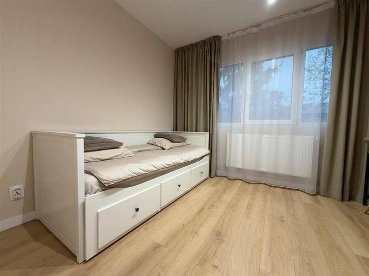 Apartament cu 3 camere decomandat, mobilat în Podu Roș