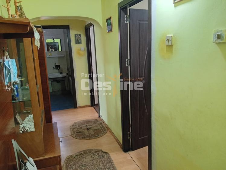Apartament cu 2 camere decomandat în Craiovița Nouă