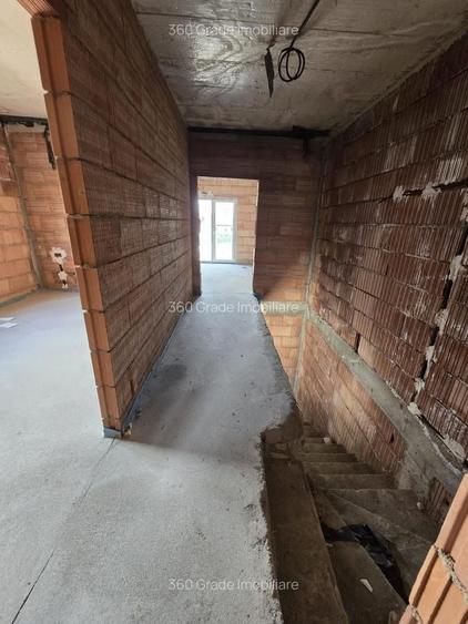 Duplex cu 5 camere cu Canalizare în Moșnița Nouă