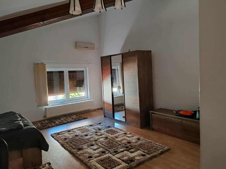 Casă individuală cu 6 camere cu Canalizare în Titulescu