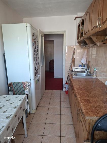 Apartament cu 4 camere decomandat în Rovine
