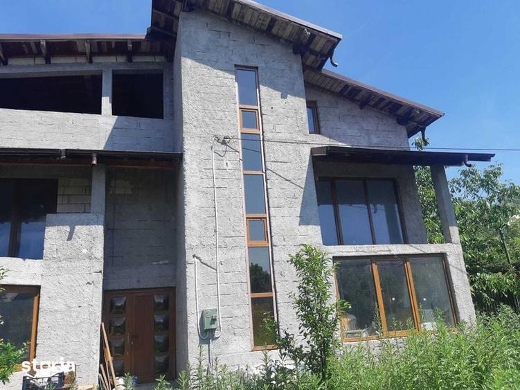 Casă cu 4 camere cu Teren 320 Mp în Bradu