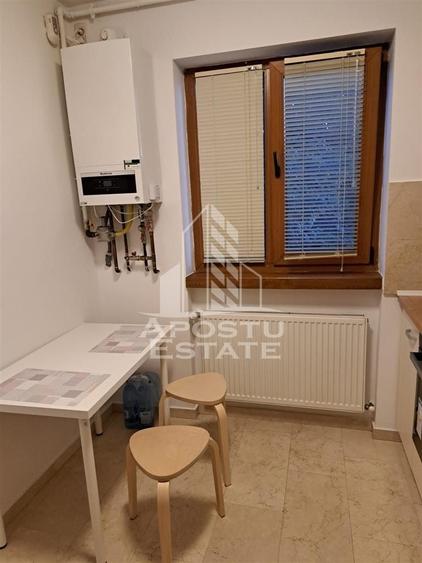 Apartament cu 3 camere semidecomandat, mobilat în Central