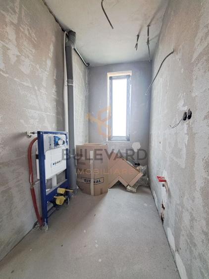 Penthouse cu 4 camere semidecomandat în Europa