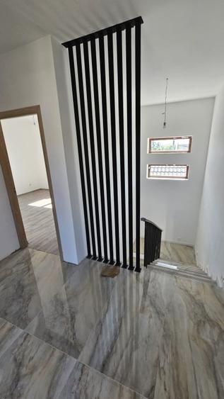 Casă individuală cu 5 camere cu Canalizare în Malu Mare