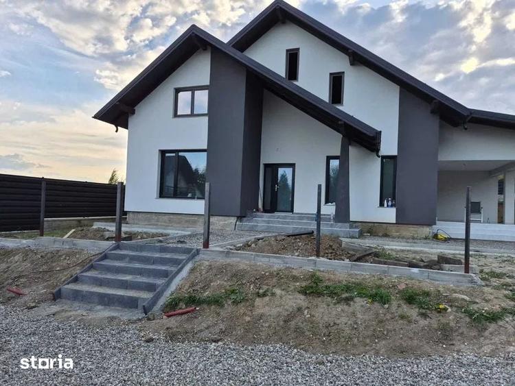 Casă cu 5 camere cu Teren 900 Mp în Central