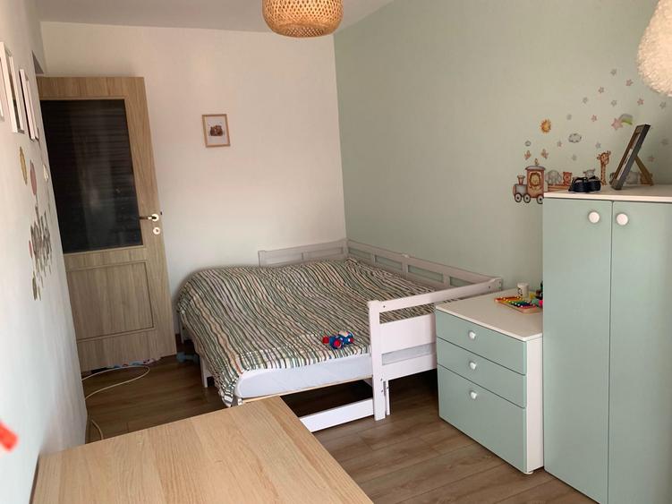 Apartament cu 3 camere decomandat în Grădiște
