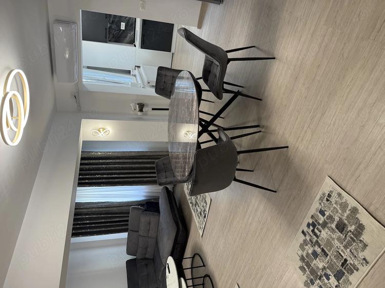 Apartament cu 4 camere decomandat în Central