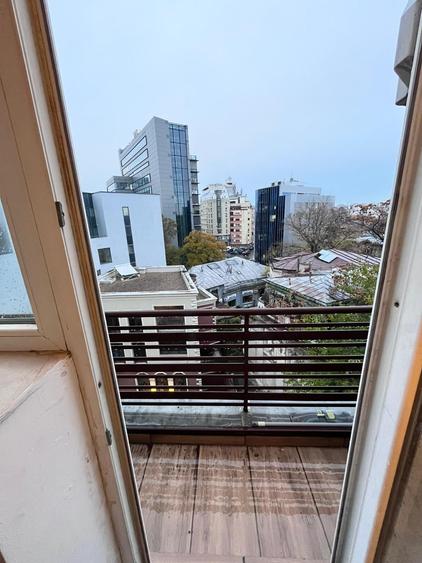 Apartament cu 3 camere decomandat în P-ța Universității
