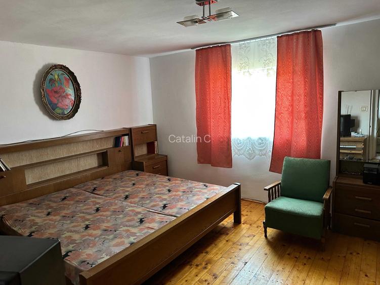Casa de vanzare in Izimsa, comuna Obarsia de Camp, jud. Mehedinti teren 2.000 mp.