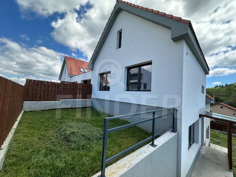 Casă individuală cu 5 camere cu Teren 523 Mp în Sălicea