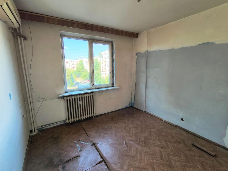 Apartament cu 3 camere în Berceni
