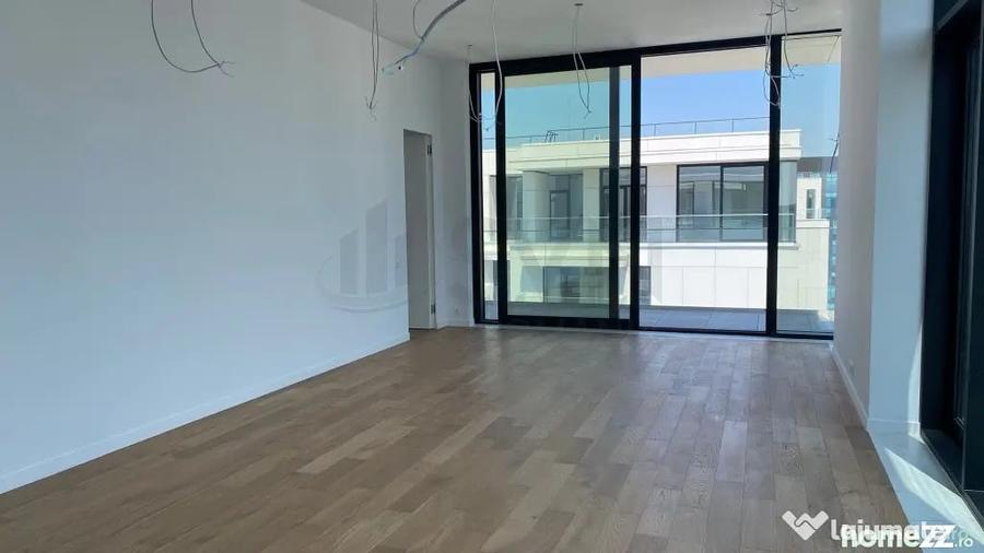 Apartament cu 4 camere semidecomandat în Cotroceni