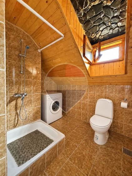 Casă individuală cu 9 camere cu Teren 350 Mp în Sud-Est