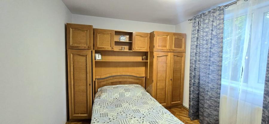 Apartament cu 4 camere decomandat, mobilat în City Park Mall