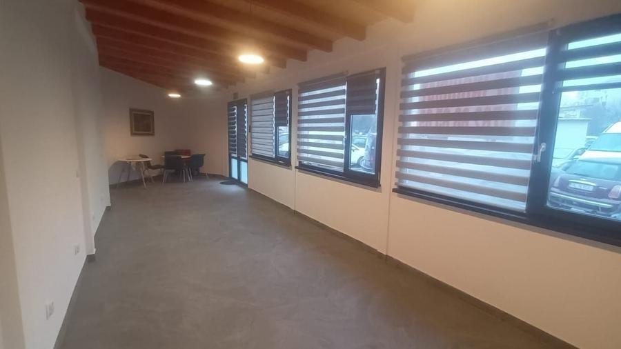 Spațiu comercial, de 82 mp, în Sârbi