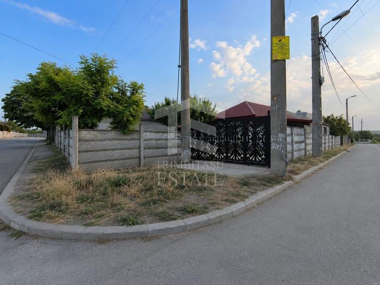 Casă individuală cu 4 camere cu Canalizare în Palazu Mare