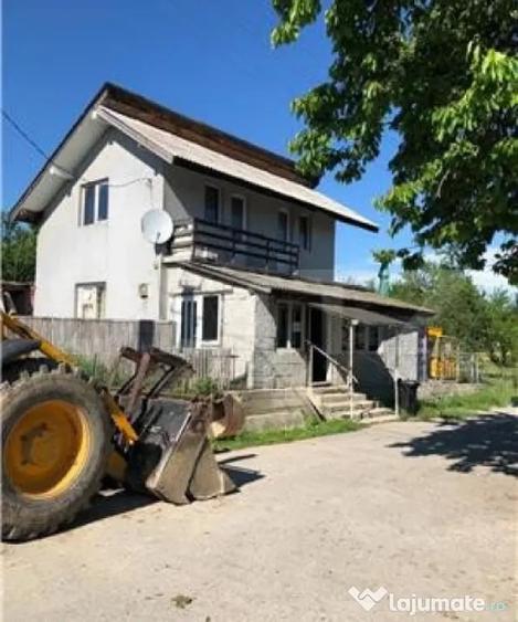 Casă cu 3 camere cu Teren 500 Mp în Industrială