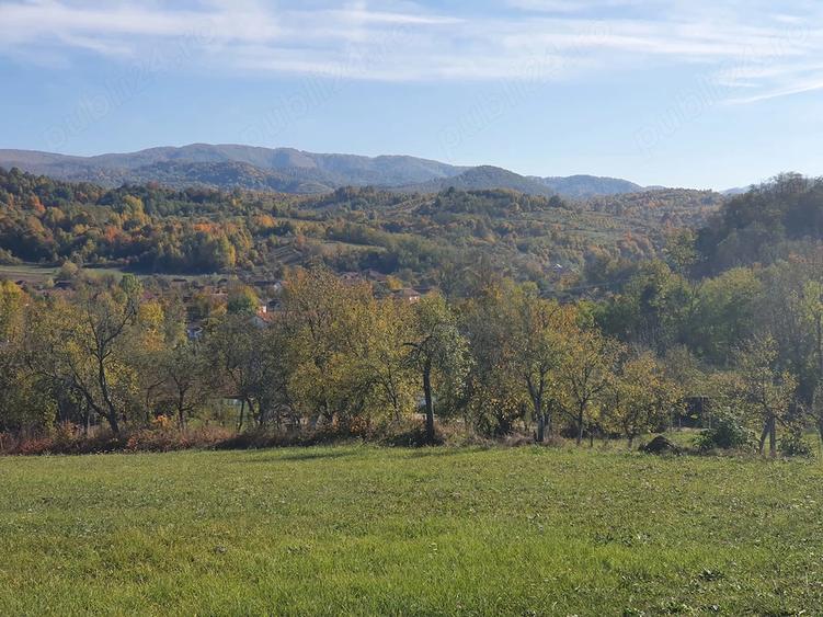Teren de 3040 mp, în Românești